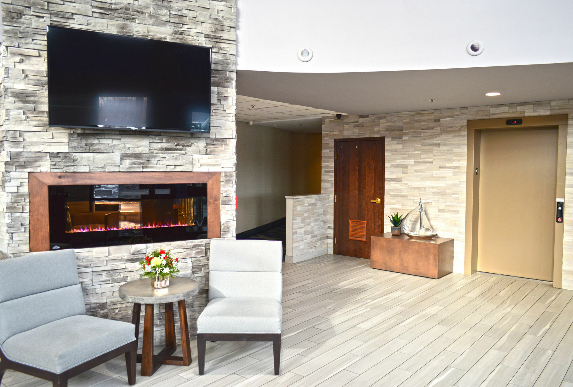 Holiday Inn & Suites Syracuse Airport - Liverpool Exterior photo